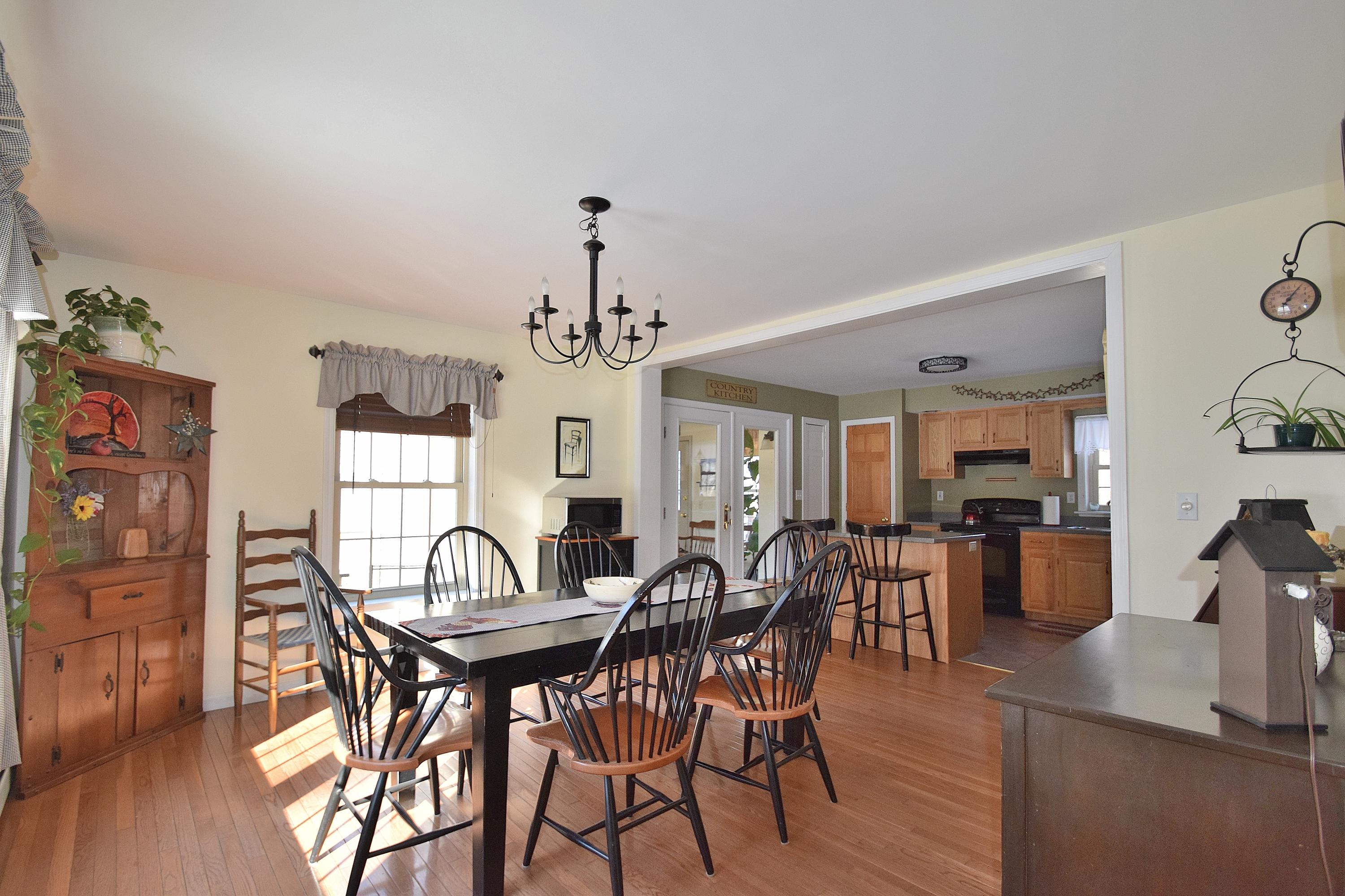 60 Mountain View Road Gray, ME 04039 - Photo 9 of 37 xdining2