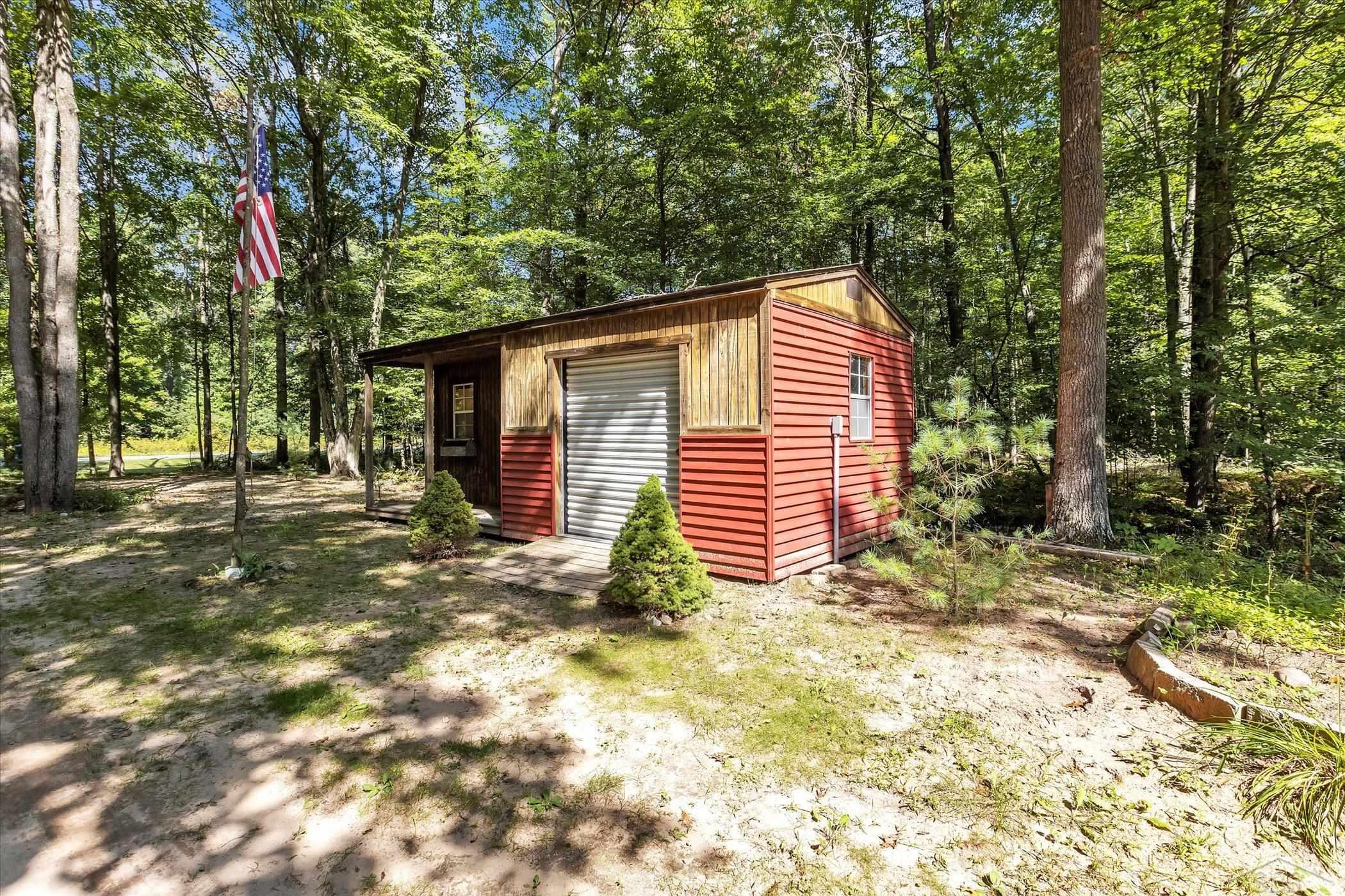2859 West Chippewa River Road Midland, MI 48640 - Photo 39 of 51 50089692-38.JPG