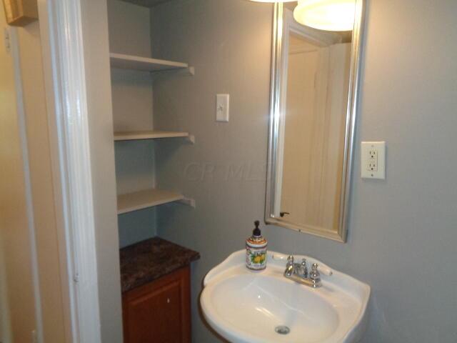 976 North Nelson Road Columbus, OH 43219 - Photo 38 of 62 bath