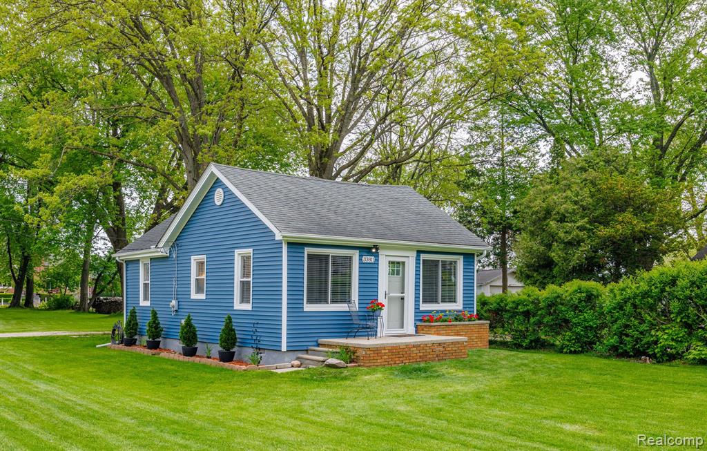 33811 Schneider Road Chesterfield, MI 48047 - Photo 2 of 33