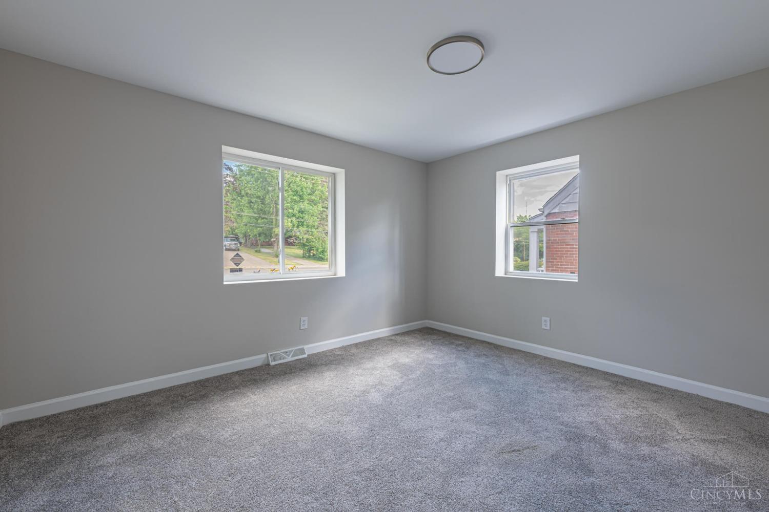 8295 Daly Road Cincinnati, OH 45231 - Photo 9 of 20