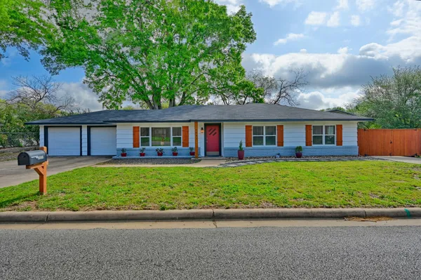 $409,000 | 1607 South Chappell Hill Street, Brenham, TX 77833