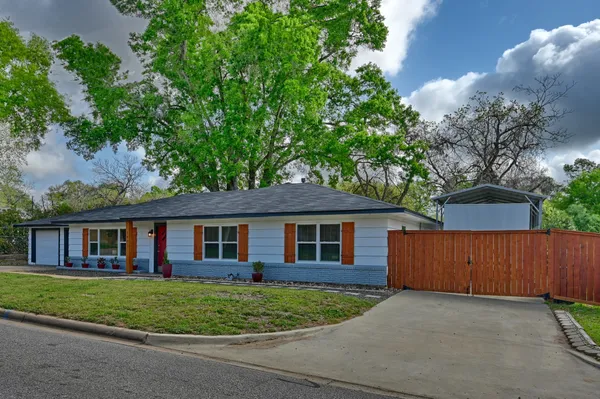 $409,000 | 1607 South Chappell Hill Street, Brenham, TX 77833