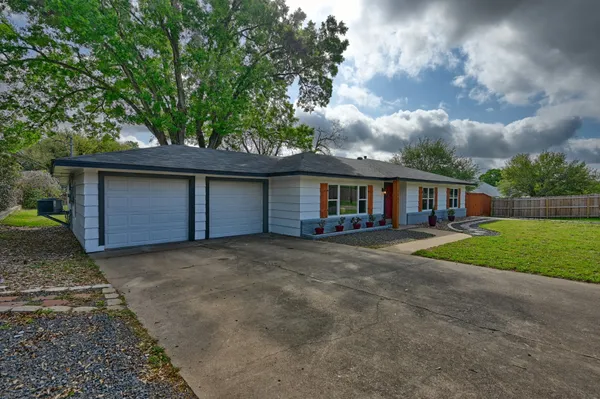 $409,000 | 1607 South Chappell Hill Street, Brenham, TX 77833