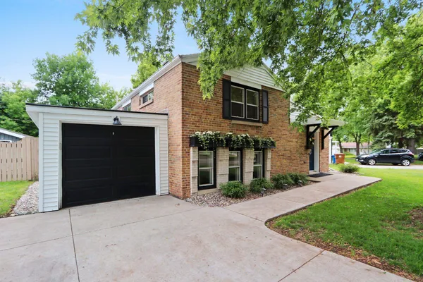 $209,900 | 735 Carver Lane, Menasha, WI 54952