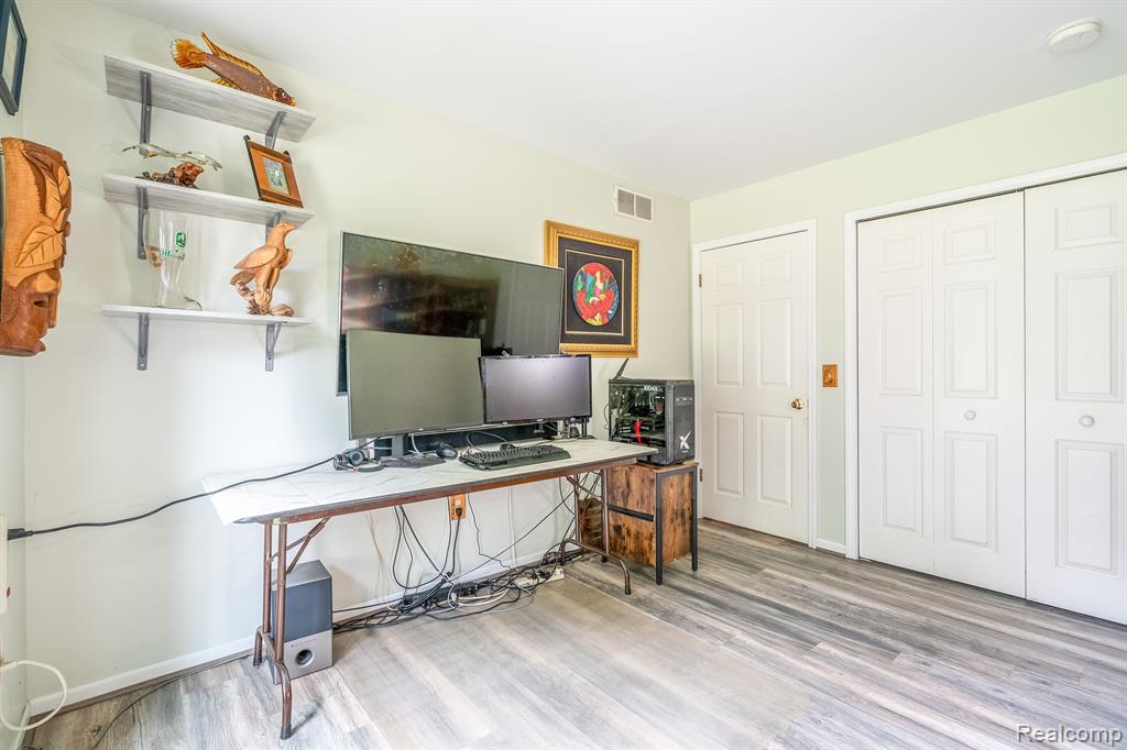 48127 Hull Road Belleville, MI 48111 - Photo 40 of 49
