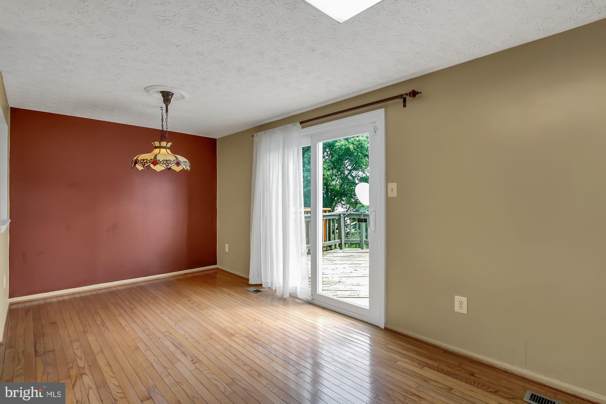 15 Greenleaf Road Baltimore, MD 21234 - Photo 12 of 34 Plenty of dining space