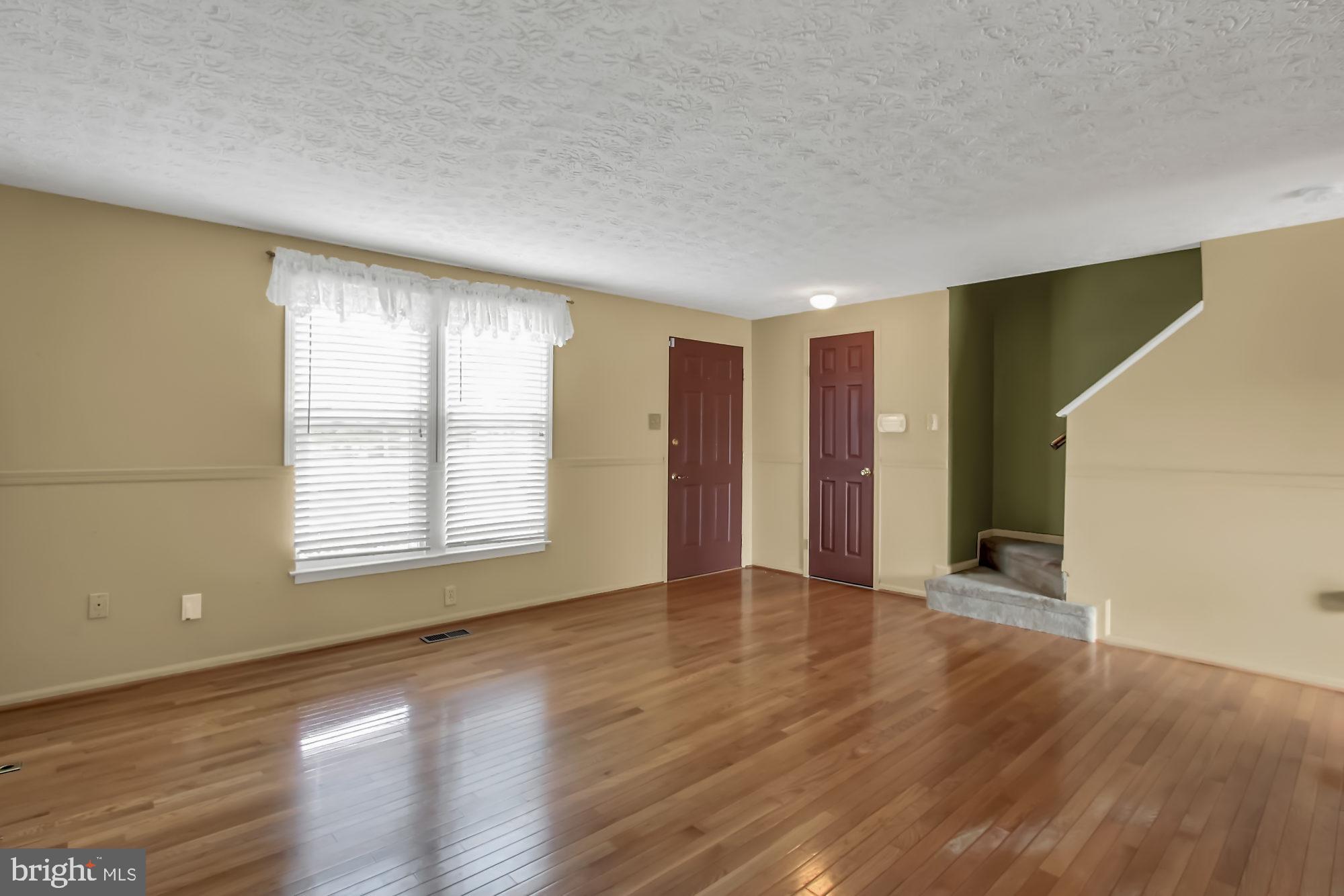 15 Greenleaf Road Baltimore, MD 21234 - Photo 4 of 34 Living room