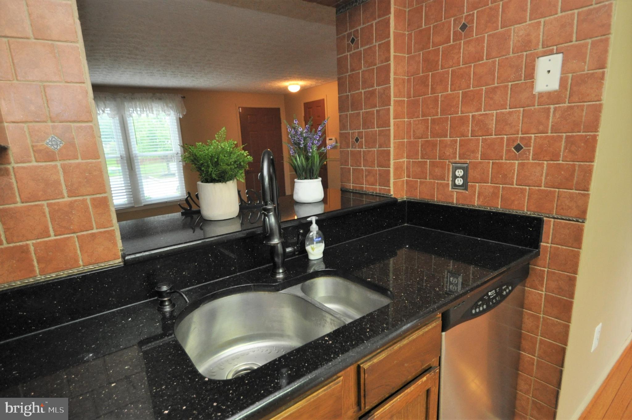 15 Greenleaf Road Baltimore, MD 21234 - Photo 8 of 34 Silestone counters