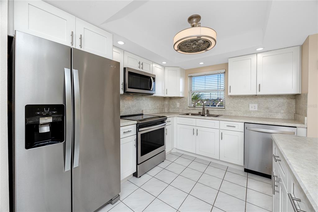4650 Cove Circle, Unit 409 St. Petersburg, FL 33708 - Photo 12 of 41