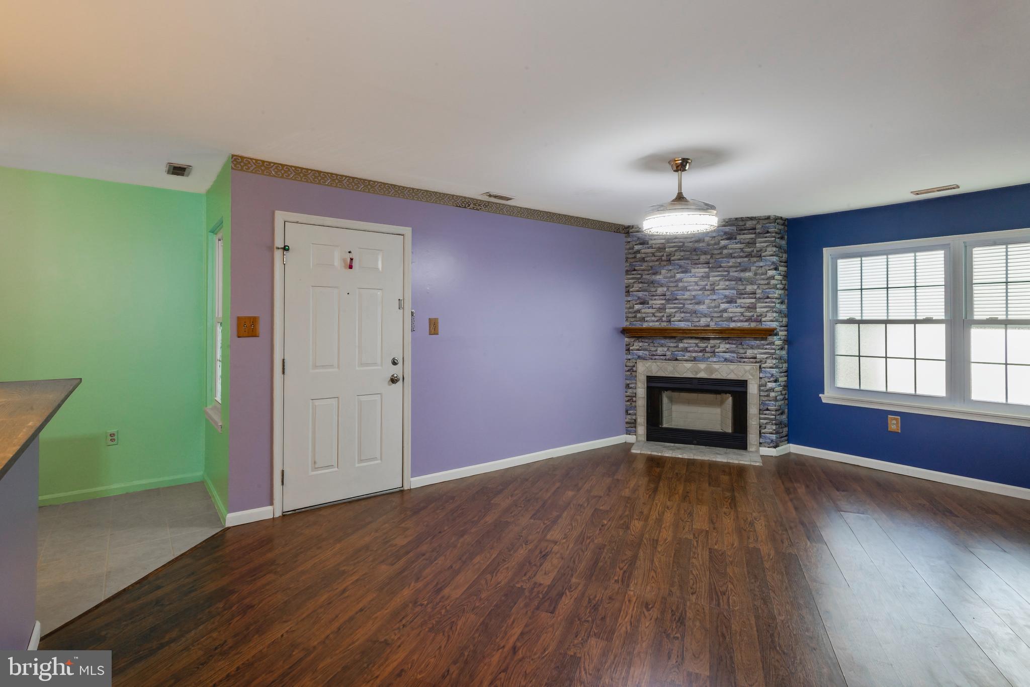 197 Meadow Ridge Road Absecon, NJ 08205 - Photo 7 of 18 Living Room