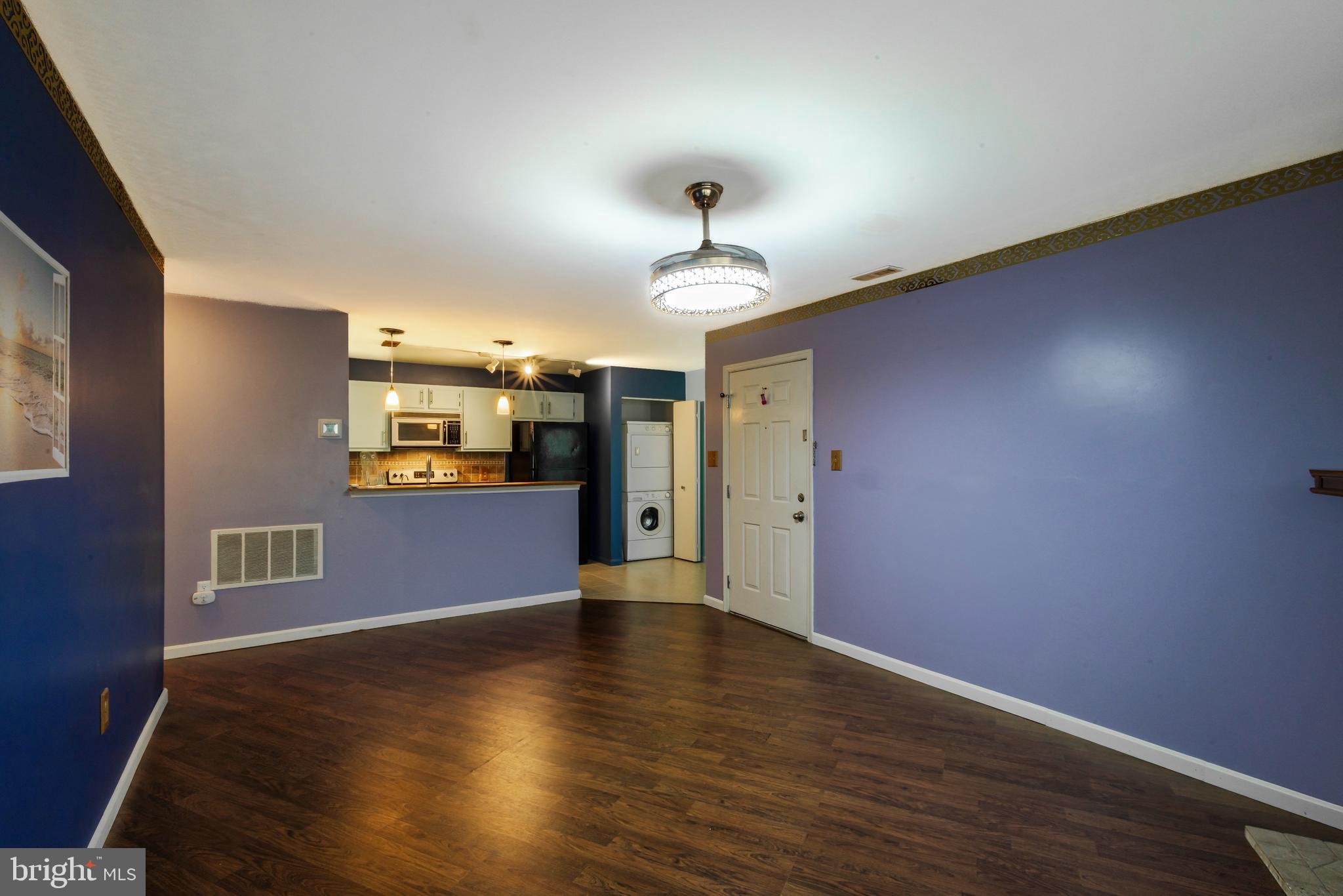 197 Meadow Ridge Road Absecon, NJ 08205 - Photo 8 of 18 Living Room/Kitchen