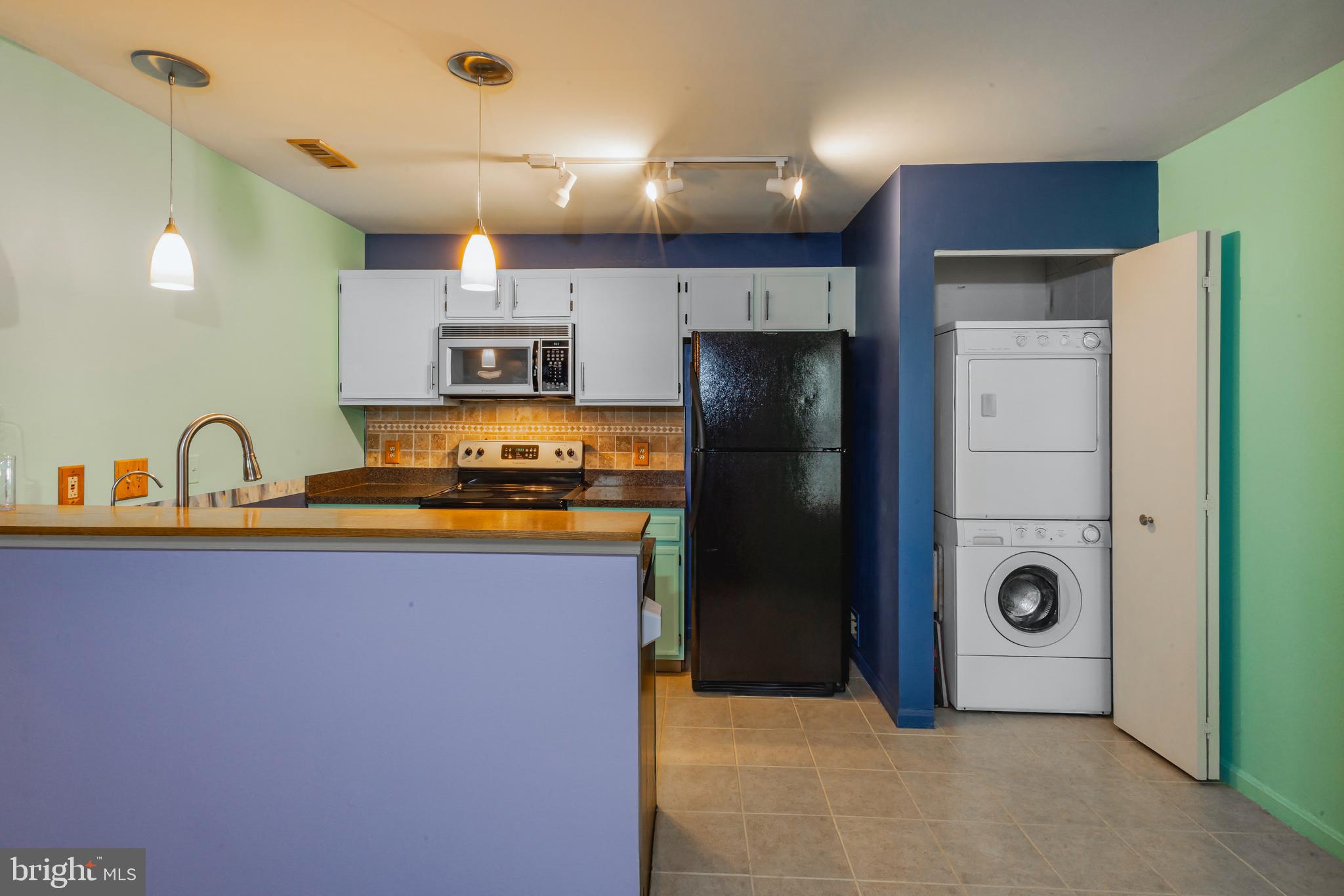197 Meadow Ridge Road Absecon, NJ 08205 - Photo 9 of 18 Kitchen