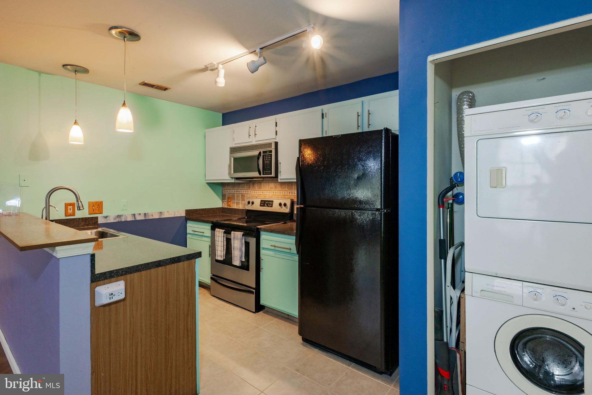 197 Meadow Ridge Road Absecon, NJ 08205 - Photo 10 of 18 Kitchen/Laundry