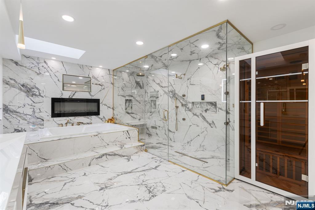 12 Smoke Rise Road Butler, NJ 07405 - Photo 11 of 21 a bathroom with shower