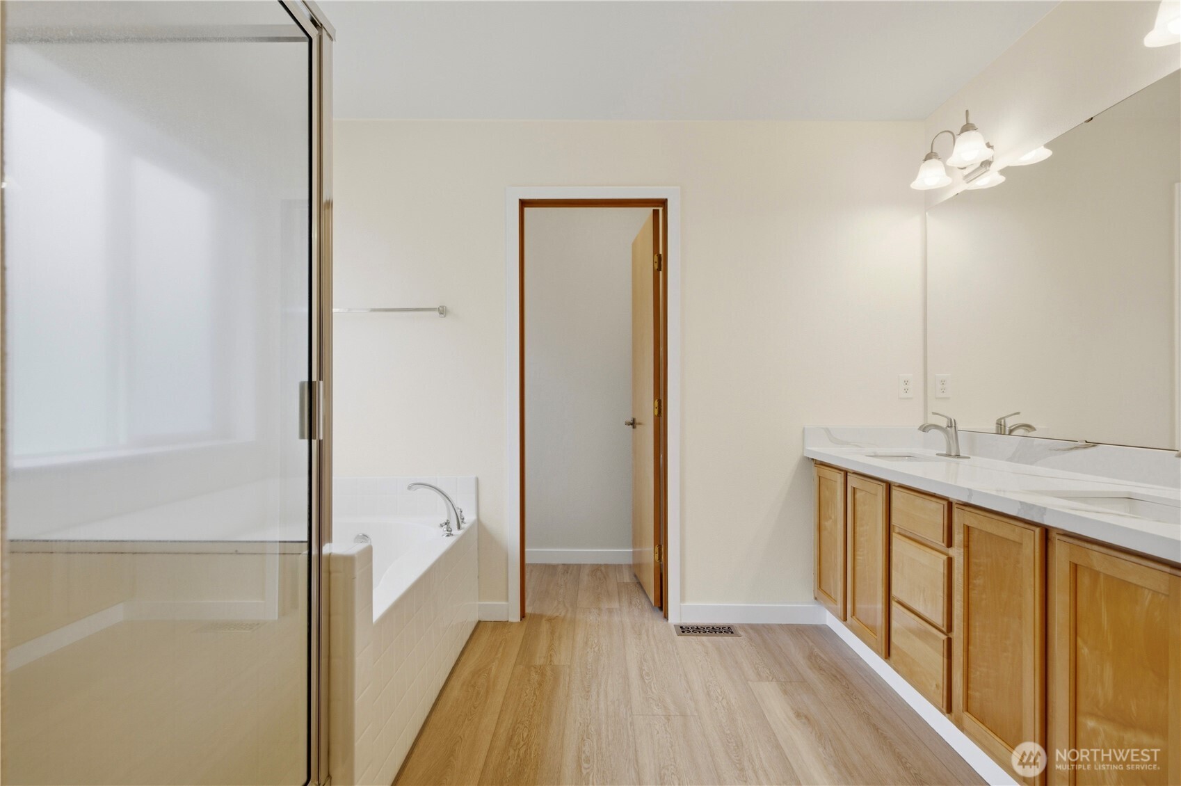 460 Ilwaco Avenue Northeast Renton, WA 98059 - Photo 10 of 16