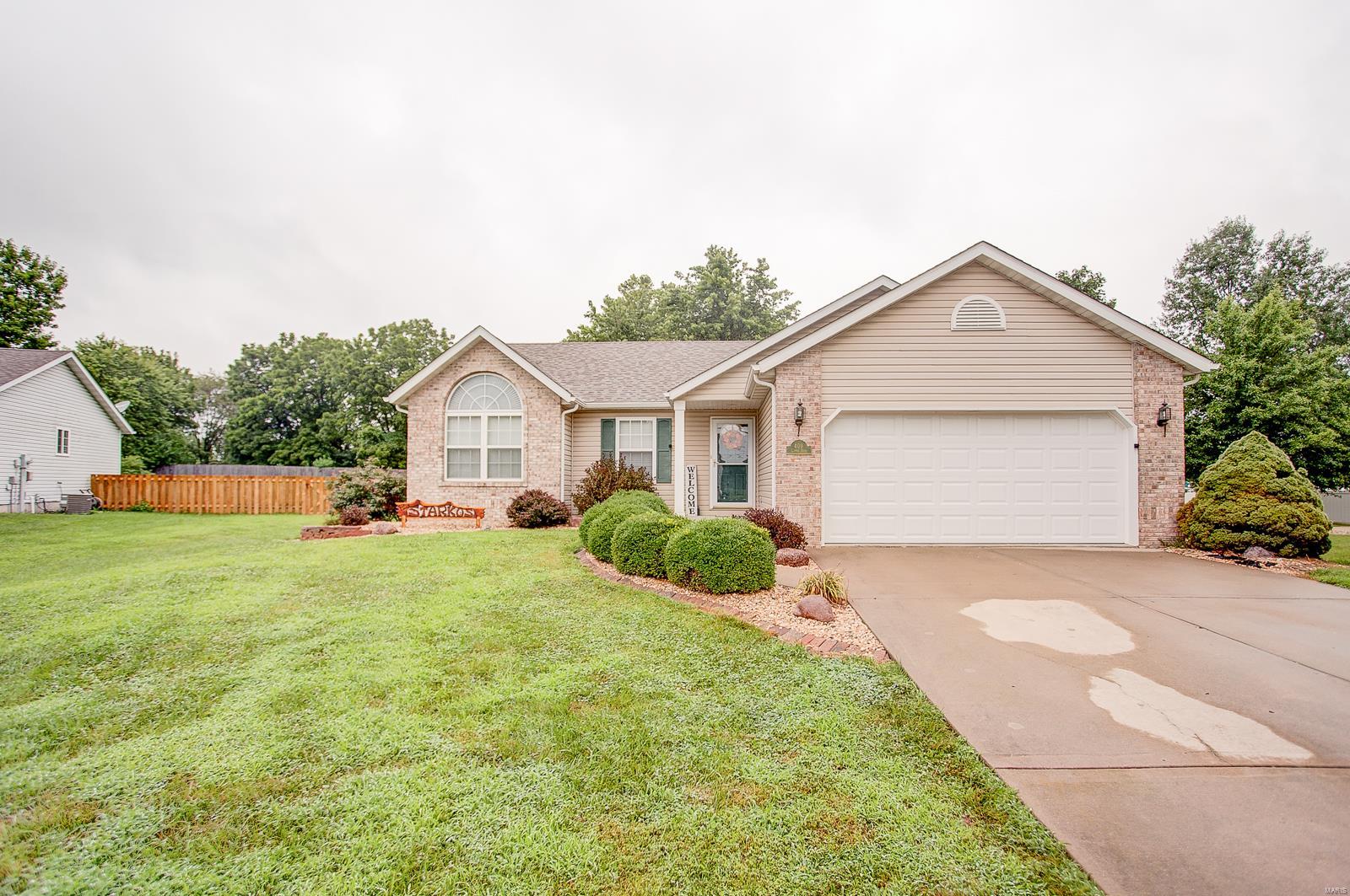 409 Copper Bend Road Maryville, IL 62062 - Photo 1 of 38 Gallery Image 1