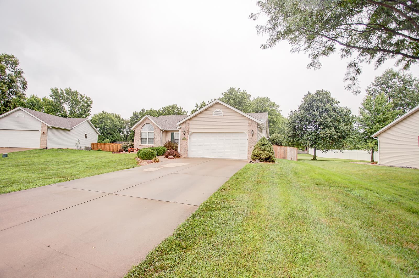 409 Copper Bend Road Maryville, IL 62062 - Photo 4 of 38 Gallery Image 4