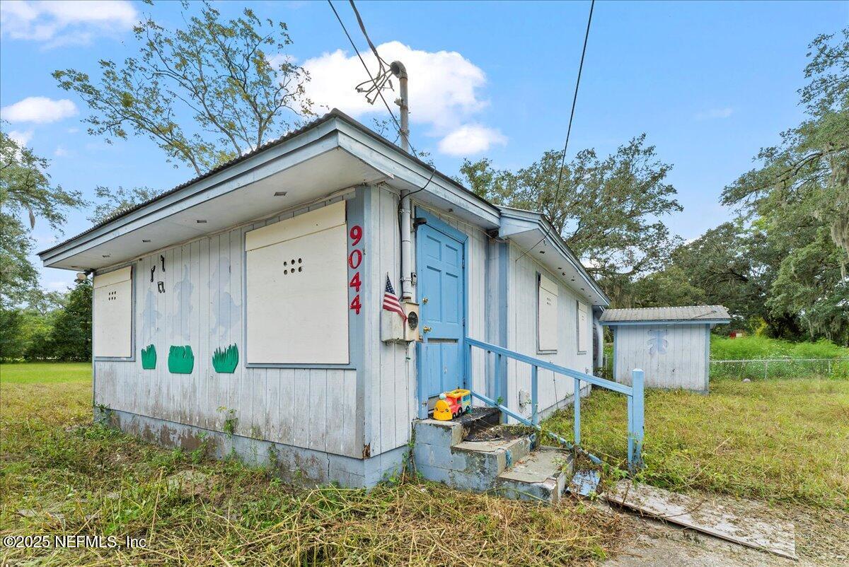 9044 Crystal Springs Road Jacksonville, FL 32221 - Photo 5 of 9 a backyard of a house with table and chairs