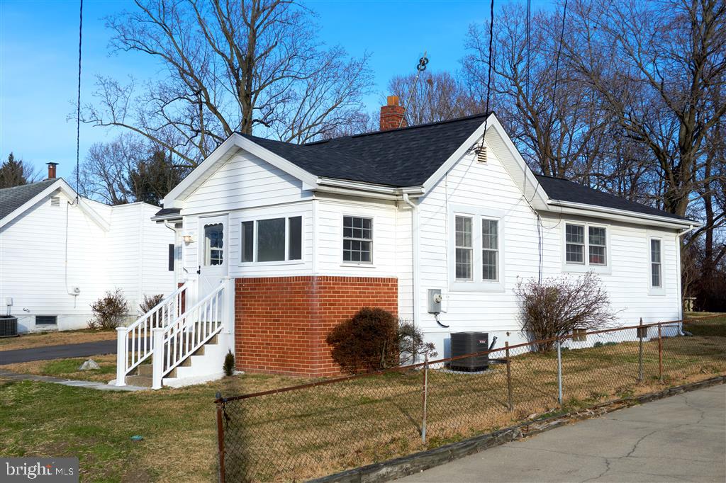 9079 Dumhart Road Laurel, MD 20723 - Photo 3 of 30 Gallery Image 3