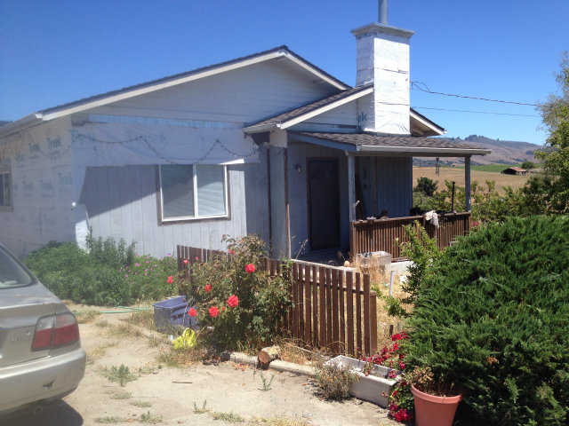 559 Lakeview Road Watsonville, CA 95076 - Photo 2 of 3 a front view of a house with a yard