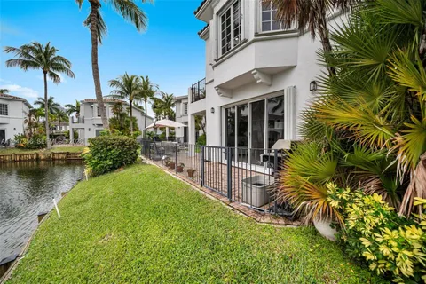 $1,899,000 | 20920 Northeast 32nd Avenue, Aventura, FL 33180