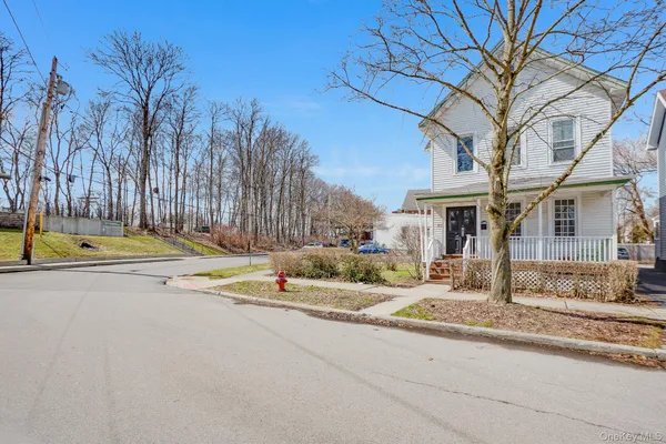 $2,800 | 27 Orchard Place, Poughkeepsie, NY 12601