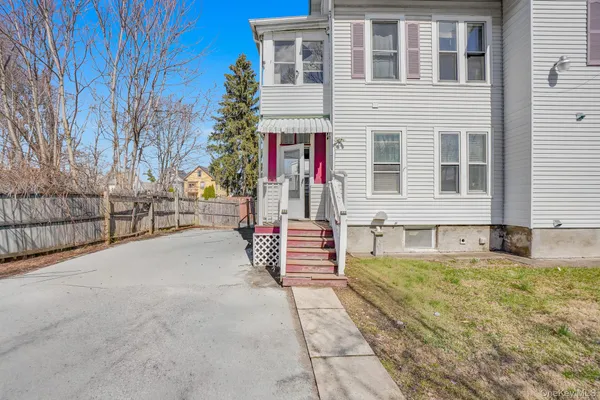 $2,800 | 27 Orchard Place, Poughkeepsie, NY 12601