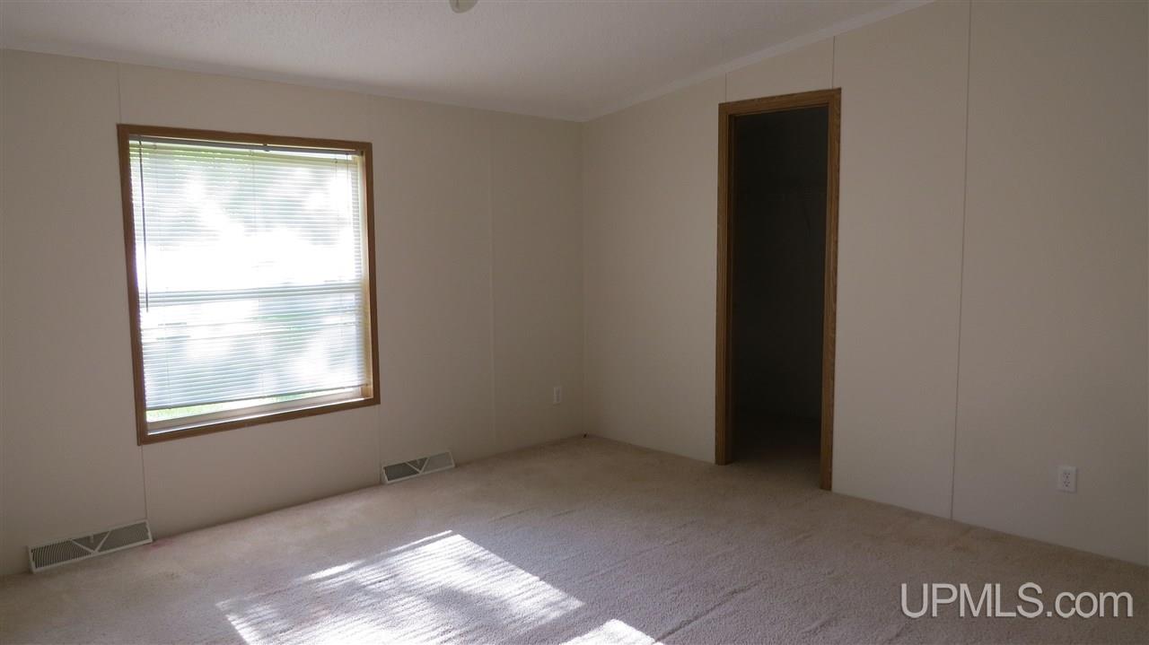 15 Tipperary Road Gladstone, MI 49837 - Photo 11 of 20 Gallery Image 11