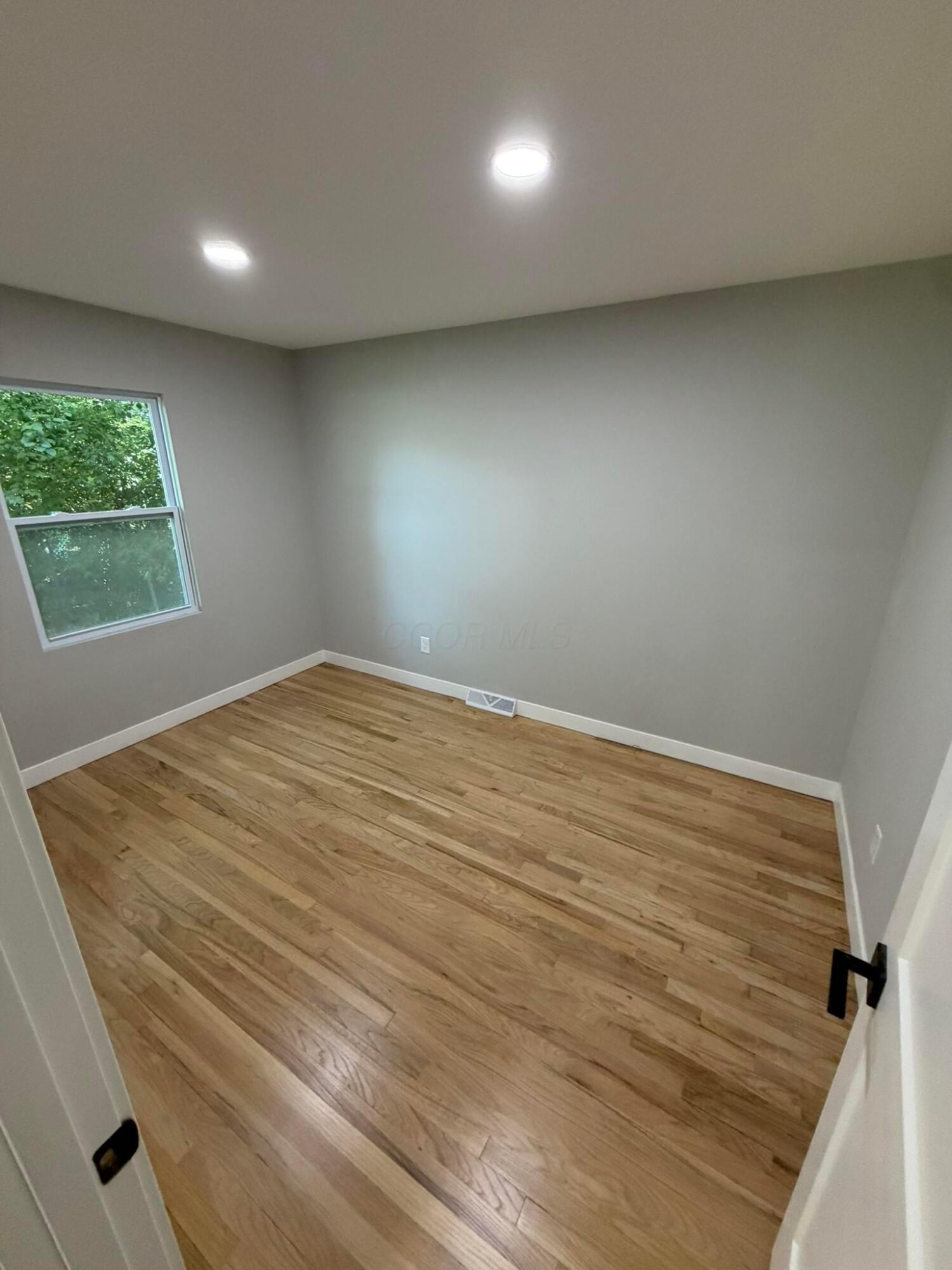 957 Old Farm Road Columbus, OH 43213 - Photo 18 of 35 Home Office
