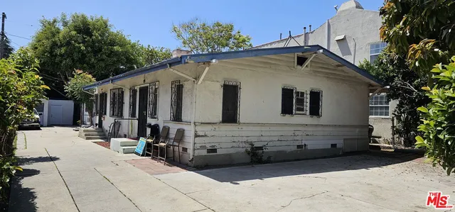 a view of house and outdoor space
