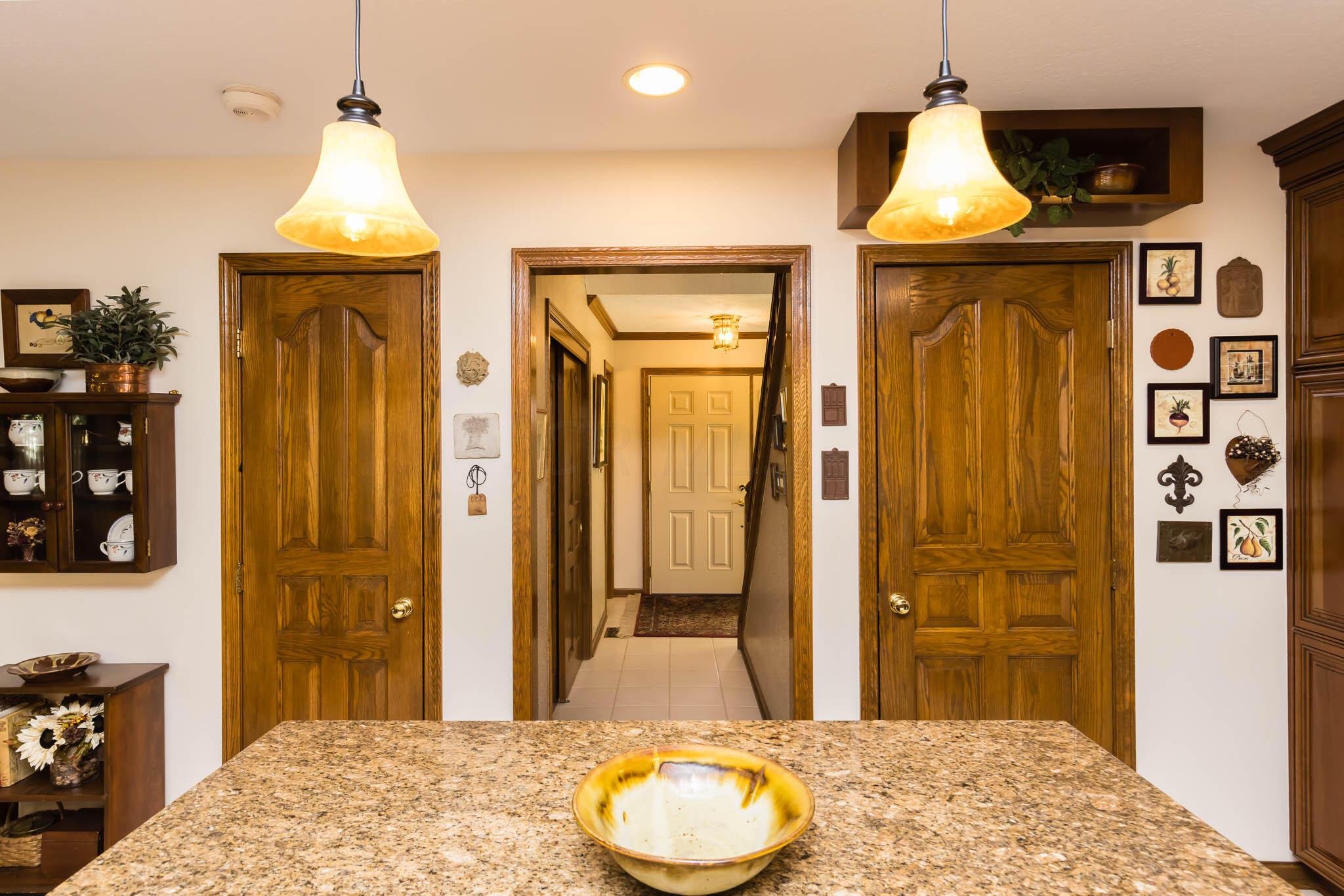 901 Riva Ridge Boulevard Columbus, OH 43230 - Photo 13 of 48 Kitchen