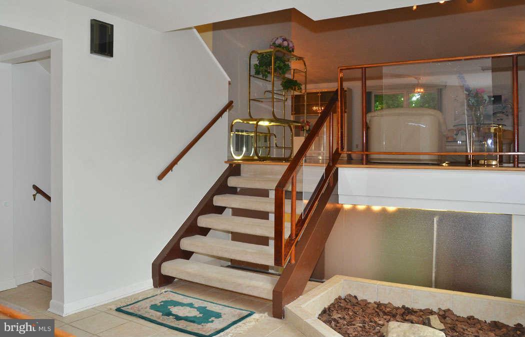 7134 River Road Bethesda, MD 20817 - Photo 5 of 29 Entrance Foyer