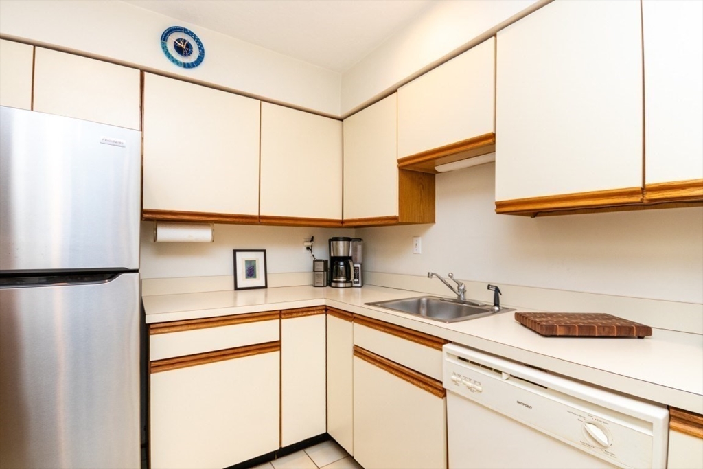 1307 Lagrange Street, Unit 1307 Boston, MA 02459 - Photo 11 of 36
