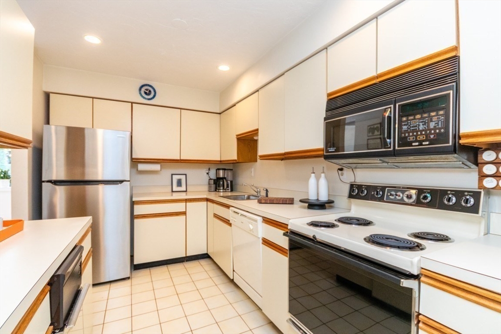 1307 Lagrange Street, Unit 1307 Boston, MA 02459 - Photo 9 of 36