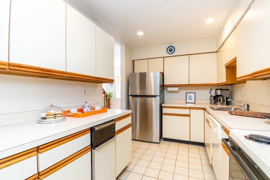 1307 Lagrange Street, Unit 1307 Boston, MA 02459 - Photo 10 of 36