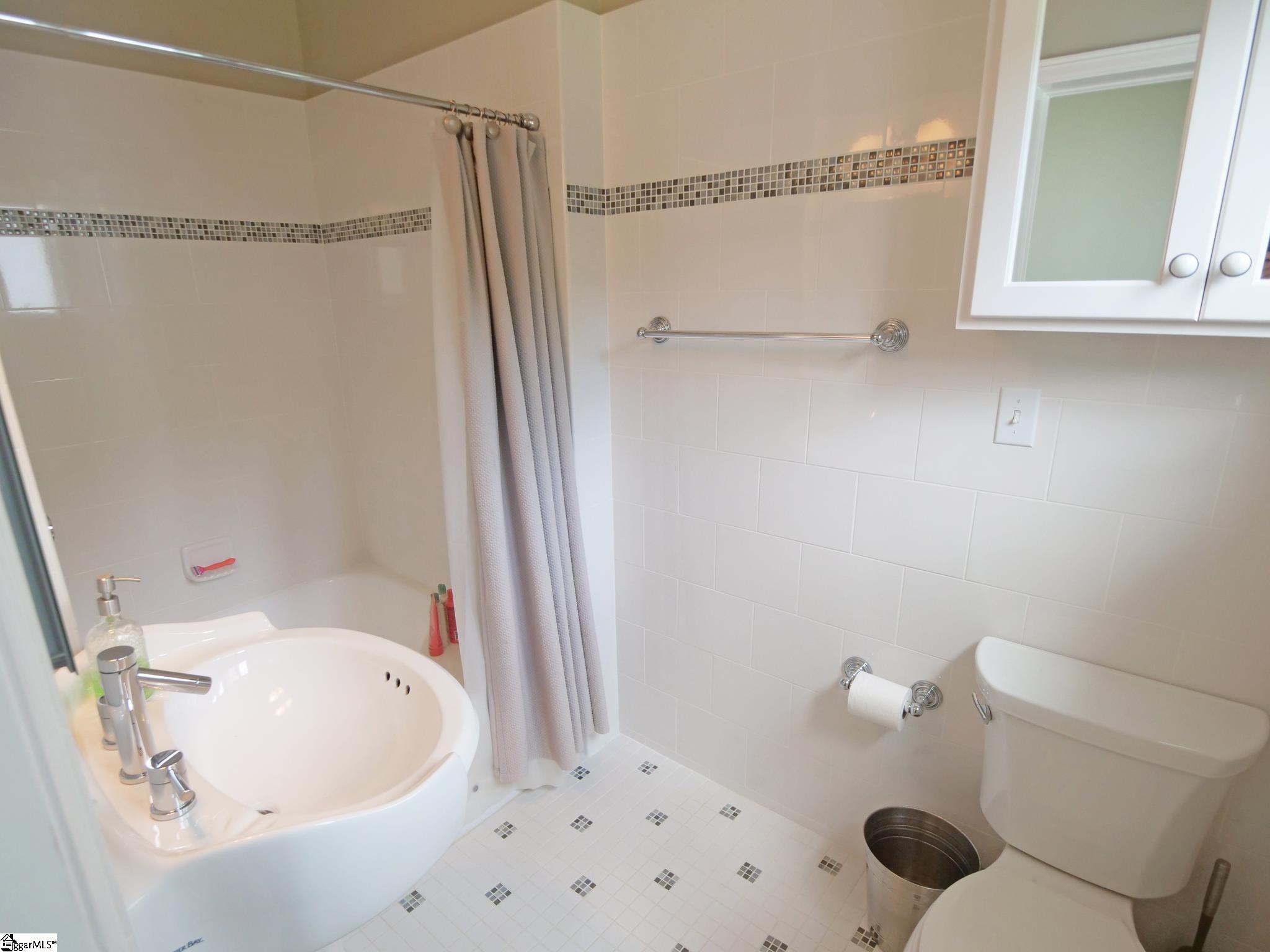 1115 Woodburn Road Spartanburg, SC 29302 - Photo 15 of 36