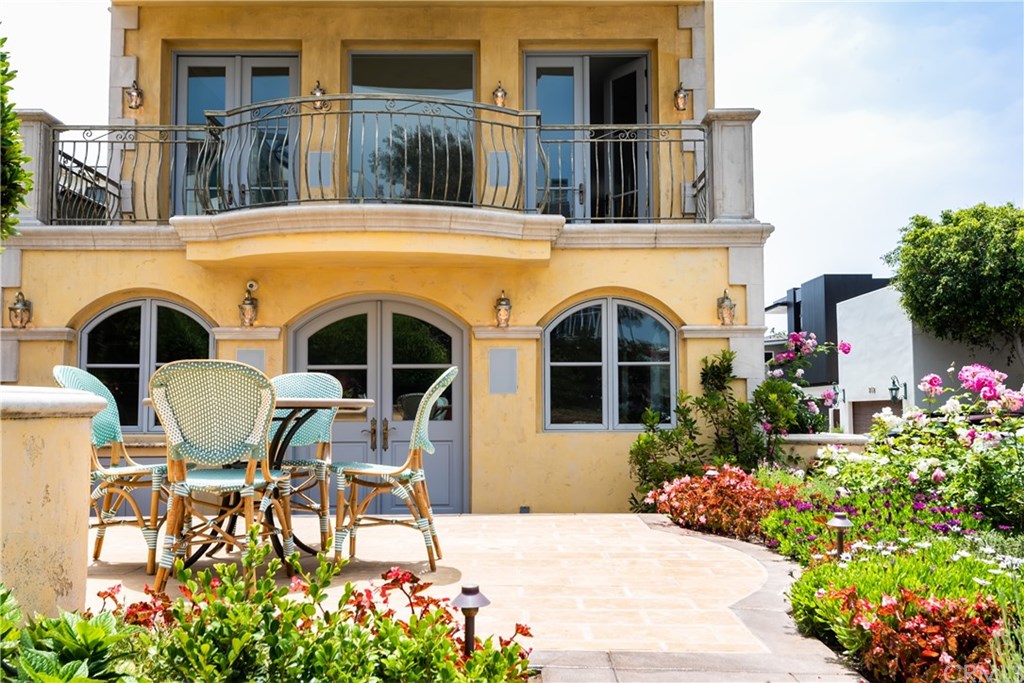 116 4th Street Manhattan Beach, CA 90266 - Photo 4 of 42