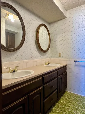 $135,000 | 1100 Ave I Northwest, Childress, TX 79201