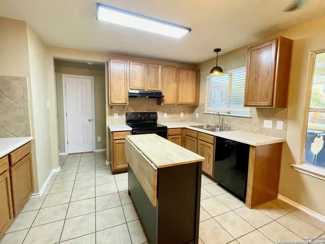 $1,950 | 145 Pinto Place, Cibolo, TX 78108