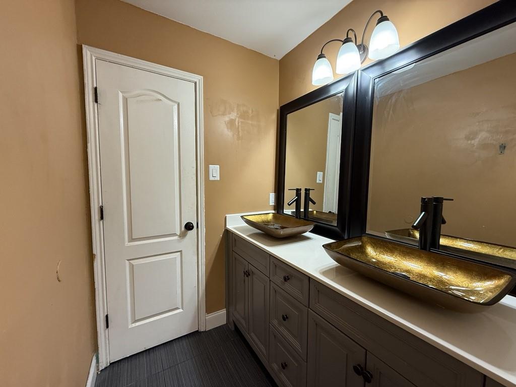 117 Hanover Street Grand Prairie, TX 75052 - Photo 24 of 40 a bathroom with a double vanity sink and a mirror