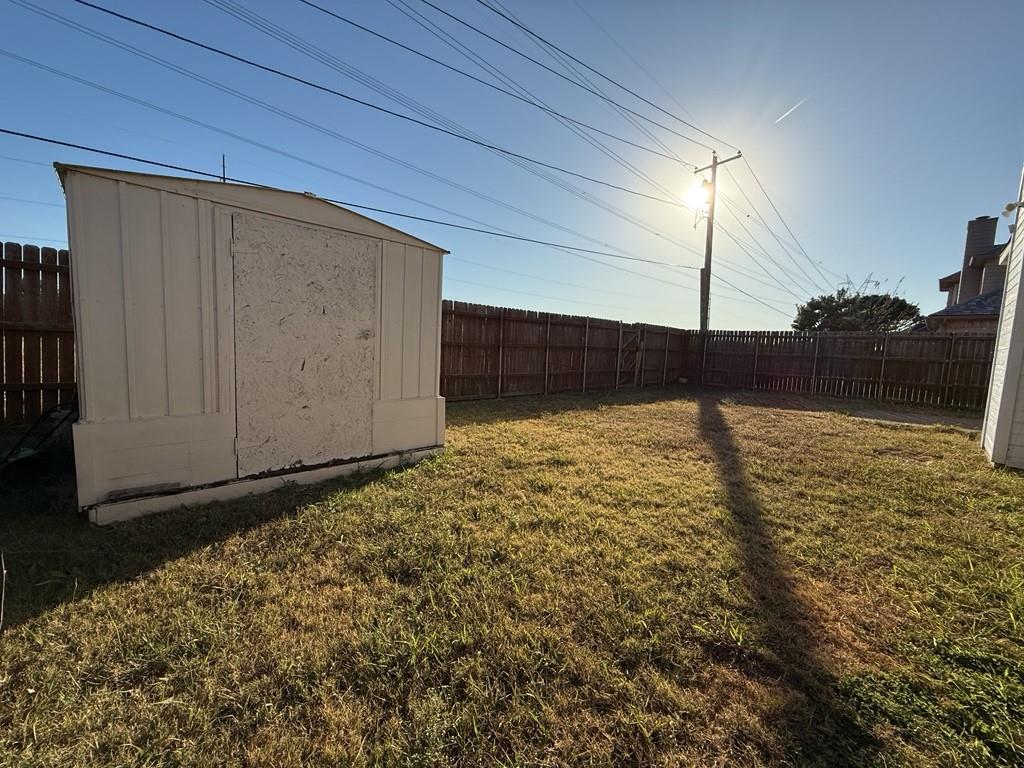 117 Hanover Street Grand Prairie, TX 75052 - Photo 40 of 40 a view of a backyard