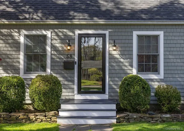 $875,000 | 58 Cherry Lane, Smithtown, NY 11787