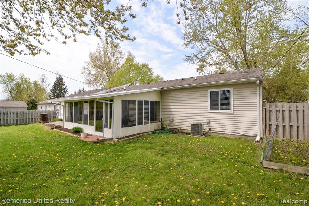 9500 Denton Hill Road Fenton, MI 48430 - Photo 25 of 29 Gallery Image 25