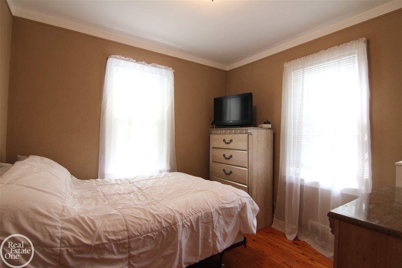 423 Stratford Road Ferndale, MI 48220 - Photo 21 of 24 50006968-20.JPG