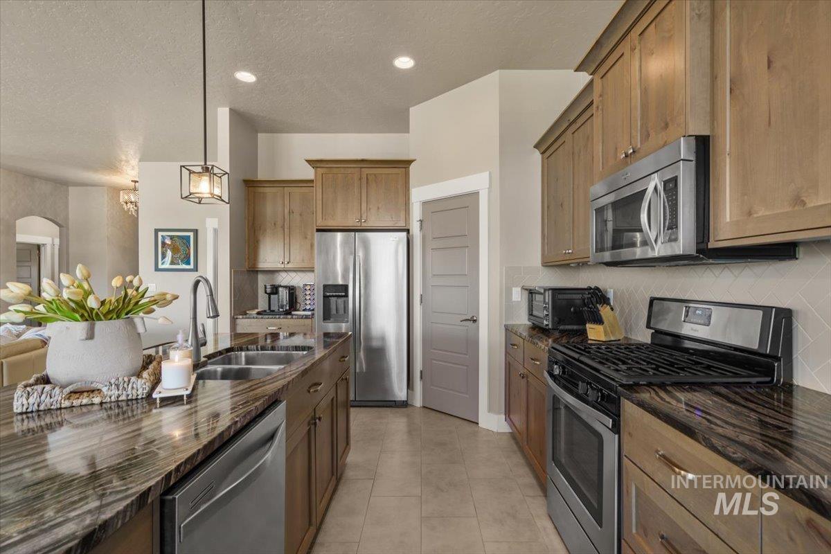 1058 East Radiant Ridge Drive Meridian, ID 83642 - Photo 5 of 41 Gallery Image 5