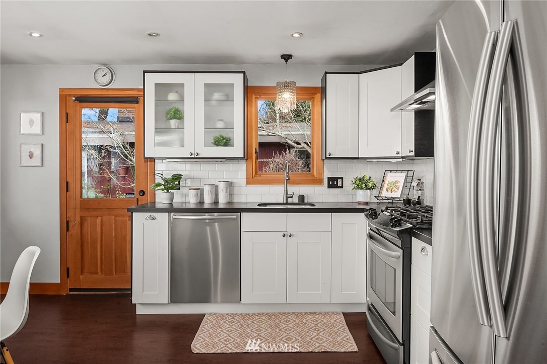8434 46th Avenue Southwest Seattle, WA 98136 - Photo 10 of 29