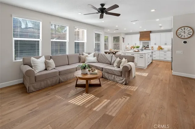 a view of backyard with garden