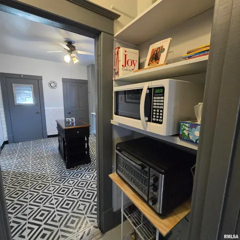 $76,900 | 1910 West Howett Street, Peoria, IL 61605