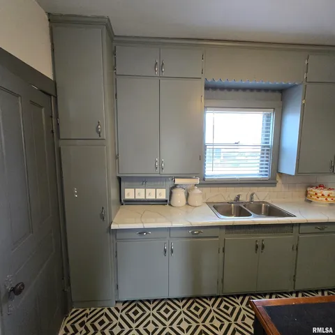 $76,900 | 1910 West Howett Street, Peoria, IL 61605